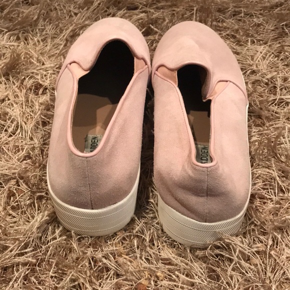 Steve Madden ‘Buhba’ Suede Slip On Sneakers - Picture 3 of 6